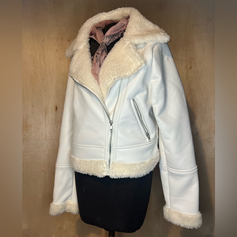 Vigoss faux leather & sherpa biker jacket white